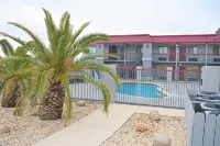 Super 8 by Wyndham New Braunfels I-35 - Uima-altaat
