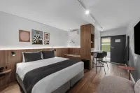 The Henty Hotels in Ob Flat