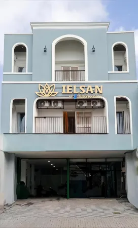 Ielsan Hotel by Sajiwa Отели рядом с достопримечательностью «Loop»