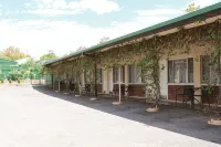 The Lodge Outback Motel