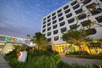 GO Hotel Ban Chang at Robinson Lifestyle Ban Chang Hotels near Wat Chak Mak