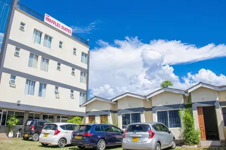 Waffles Suites Отели в г. Free Hold