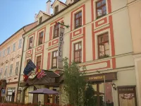 巴巴羅薩飯店 Cvičák Cheb, ZKO Cheb - 252附近的飯店