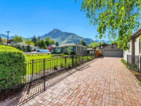 Cozy, Convenient Holladay Bungalow w/ Amenities ホラデイのホテル