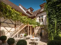 Le Champ des Oiseaux & Spa Hotels near Aube Stadium