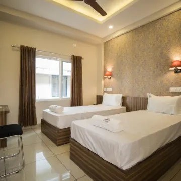 Oak Field Inn Hotels near Subhash Park