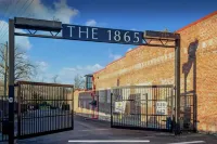 Saltwater Dipping Pool, Sky Deck and Exclusive Speakeasy - Vibrant Oasis