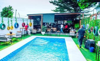 Montcrest Hotel & Lounge