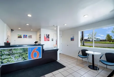 Motel 6 Burlington, WA Отели рядом с достопримечательностью «Роозенгаард»