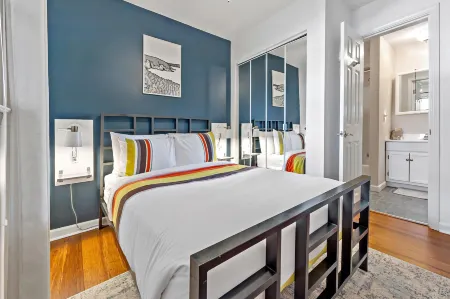 Charming Lakefront Retreat with Easy Access and Scenic Views - Cozy Getaway Отели в г. Резерфорд