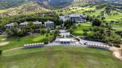 Korineum Golf & Beach Resort Hotel di 