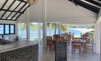 Balong Balong Surf Bungalows & Restaurant