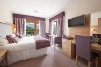 Moorings Hotel - parking