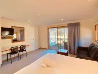 Pokolbin Village Estate Hotels in Pokolbin