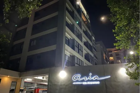 Great views, Upscale Located APT in San Salvador