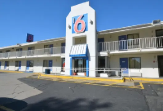 Motel 6 Chicopee, MA - Springfield