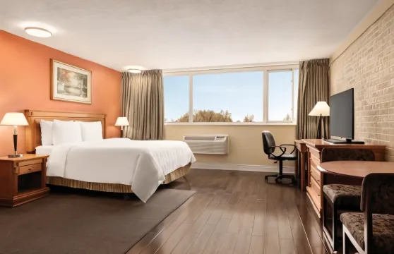 列治文山Travelodge by Wyndham飯店