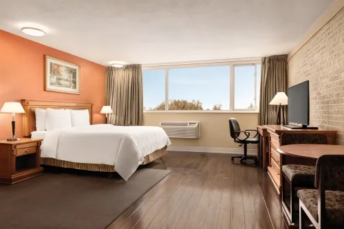 Travelodge by Wyndham Richmond Hill - parcheggio