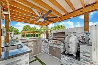 Florida Retreat 6BR Pool Jacuzzi & Game Haven Hotels in Hialeah