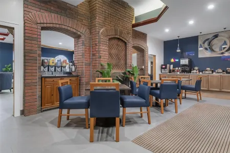 Best Western West Greenwich Inn Отели рядом с достопримечательностью «Summer Villa»
