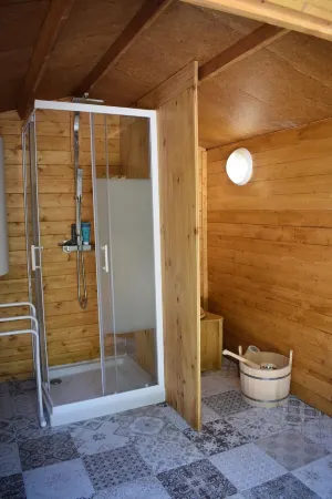 Charming caravan in a green setting near the beach