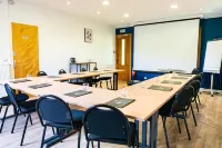 Hôtel Spa & Restaurant Ô Pervenches فنادق في Challes-les-Eaux