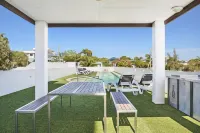 Scarborough Beach Resort Brisbane - Sea View