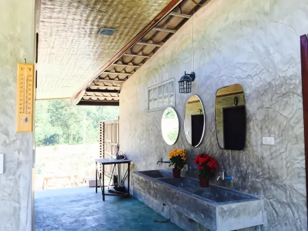 Chiang Dao Hut Отели рядом с достопримечательностью «Wat Cham PI»