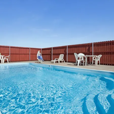 Super 8 by Wyndham Gainesville TX