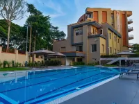 โรงแรมแอดแมสแกรนด์ โรงแรมในเอนเทบเบ้
