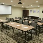 芒特勞雷爾-莫里斯敦歡朋套房飯店