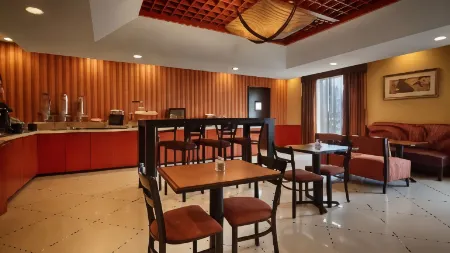 Best Western Plus Flowood Inn  Suites Отели рядом с достопримечательностью «FRC-Flowood Remote Control Indoor Park»