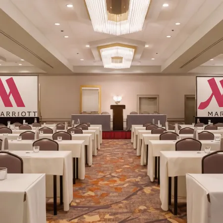 Providence Marriott Downtown Отели рядом с достопримечательностью «Route 126 Fish Market»