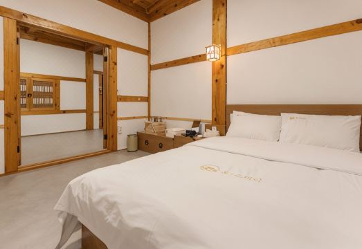 오스테이 한옥 전경