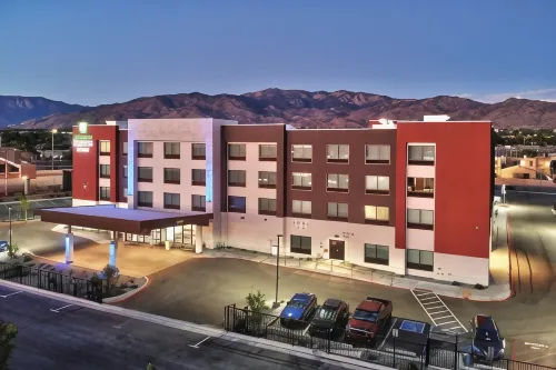 Holiday Inn Express & Suites ALBUQUERQUE EAST by IHG