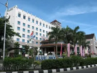 Blue Sky Hotel Отели в г. 