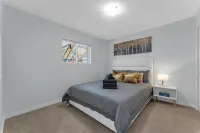 Brand New Ground Level Guest Suite, Close to Beach, US Boarder