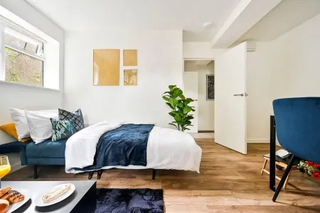 20% Off the Blue Suite - Family & Business Stays