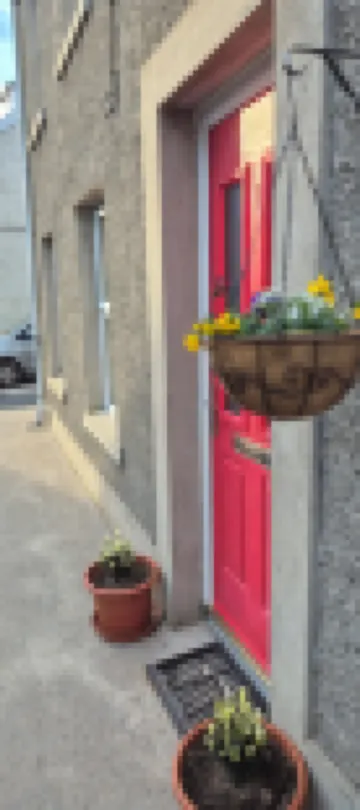 Comfortable Cottage Stay Outside Belfast | Private Parking & Sleeps 4 guests