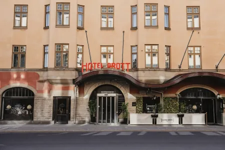 Home Hotel Drott Отели рядом с достопримечательностью «Karl IX - Karlstads grundare»