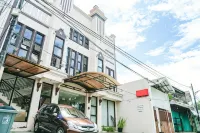 Audah Syariah Residence Mitra RedDoorz Hotels in Ngagel