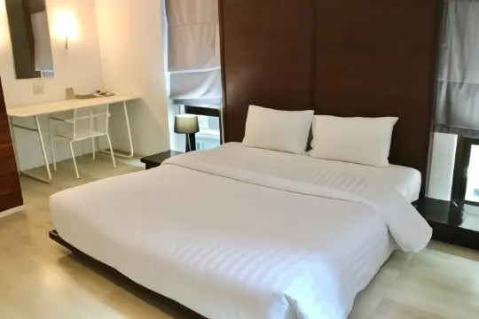 Deluxe Corner (the Cove)