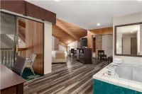 Baymont by Wyndham Monroe - parking