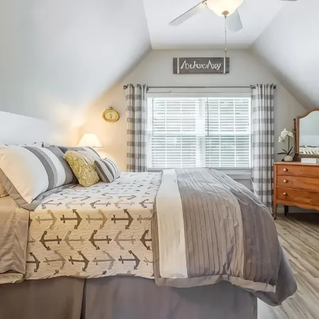 Spacious Home Close to the Beach and Bay - 5 bedroom w/Separate In-Law Suite!