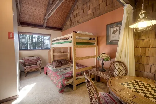 Sky Chalet 3 Bedroom Cabin by Redawning - Chalets