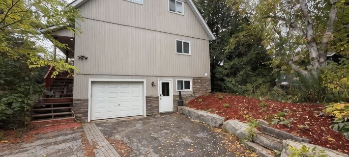 5 Bedrooms, Mountain Views, Steps from Blue Mountain Village, Hot Tub, BBQ Hotels in Grey County