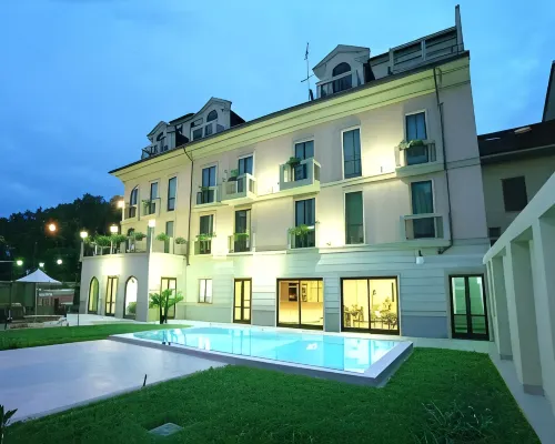 Hotel Villa Savoia Các khách sạn gần Bảo tàng Xe hơi