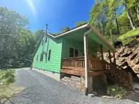 Mountain Serenity Awaits-Charming 3 Bdr Cottage w/ Scenic Views and Privacy - 3-Star