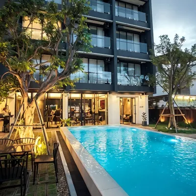 Dum Hotel - Si Phum Hotels near Wat Koo Tao