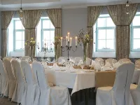 Schloss Hotel Dresden Pillnitz Hotels near Leuben